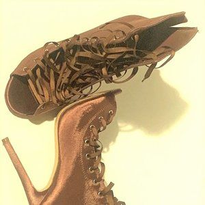 Lace-up Upper boot
